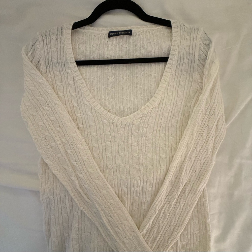 Ivory cable knit long sleeve sweater / one size / Brandy Melville / never worn